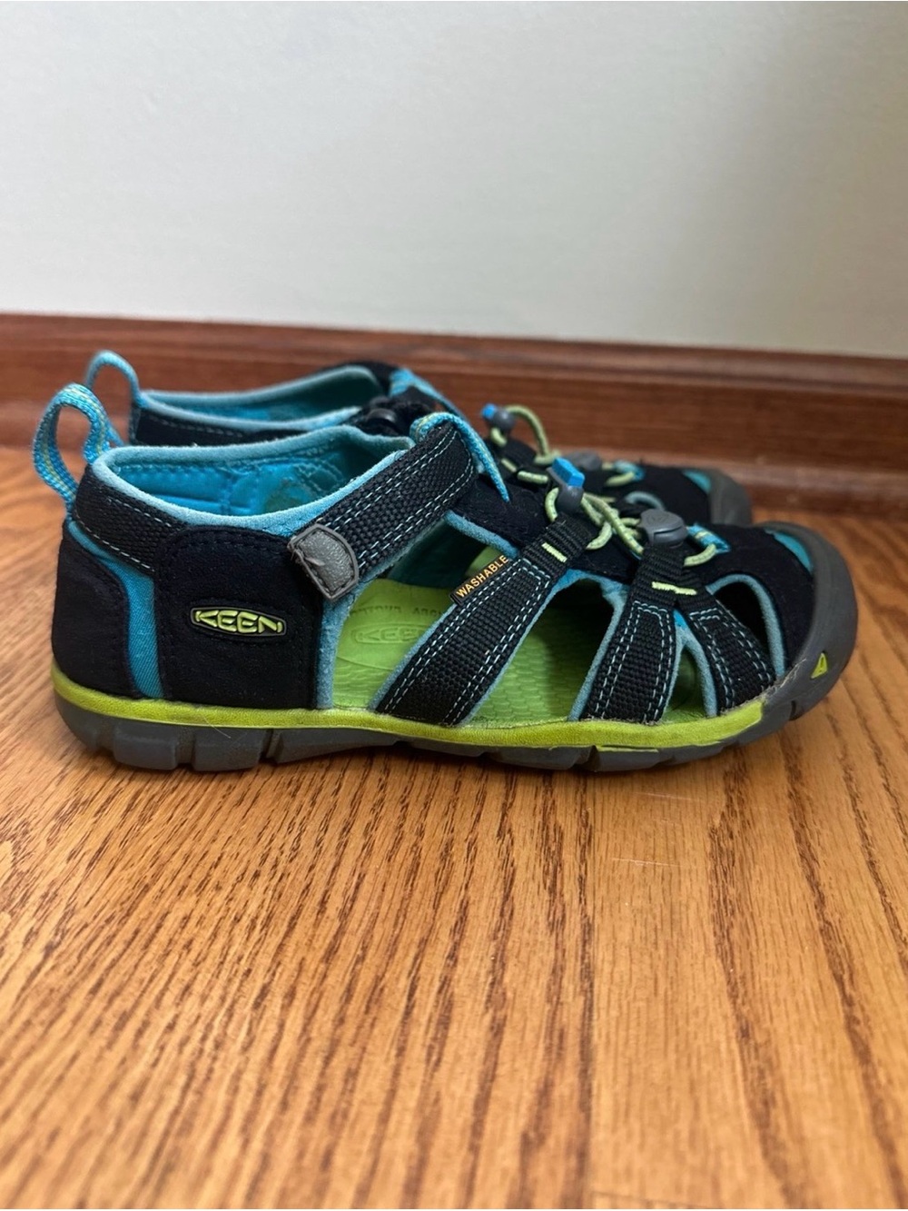 Keen Seacamp CNX Sandals Boys Size 2 Black/Blue